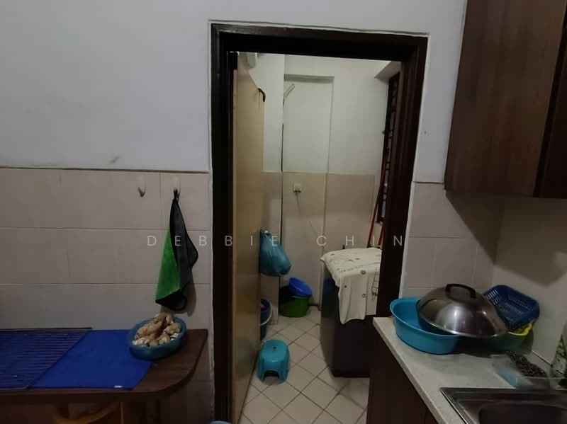 Pangsapuri untuk Dijual di Bayu Puteri 1 - Debbie Chin - Kitchen - PropertyGuru.com.my