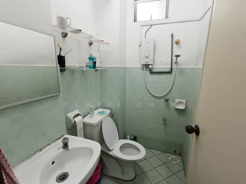 Pangsapuri untuk Dijual di Bayu Puteri 1 - Debbie Chin - Bathroom - PropertyGuru.com.my