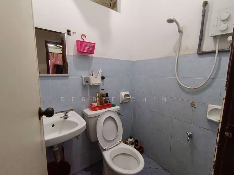 Pangsapuri untuk Dijual di Bayu Puteri 1 - Debbie Chin - Bathroom - PropertyGuru.com.my