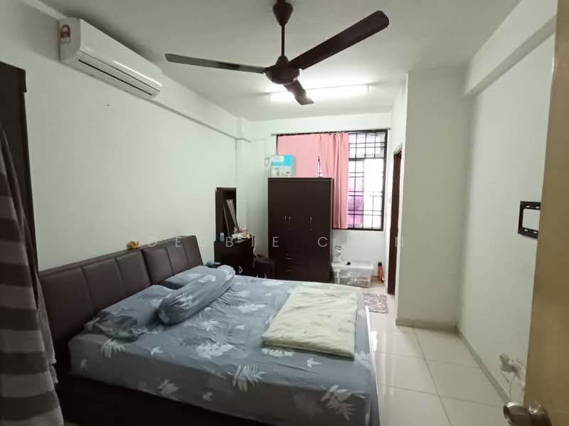 Pangsapuri untuk Dijual di Bayu Puteri 1 - Debbie Chin - Bedroom - PropertyGuru.com.my