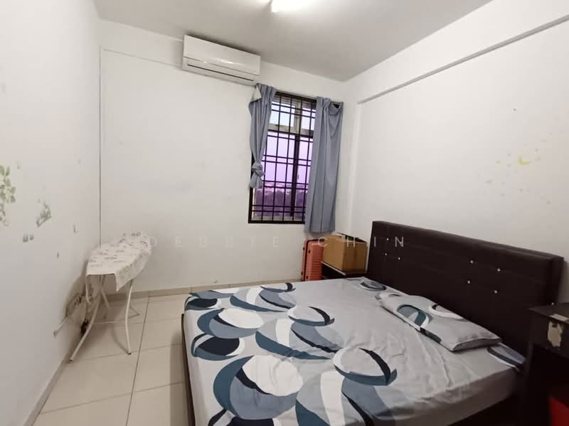 Pangsapuri untuk Dijual di Bayu Puteri 1 - Debbie Chin - Bedroom - PropertyGuru.com.my