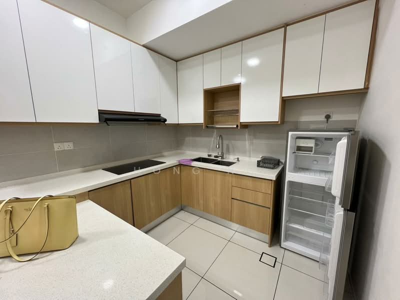 Servis Apartment untuk Disewa di The Glenz @ Glenmarie - Hong Ng - Kitchen - PropertyGuru.com.my