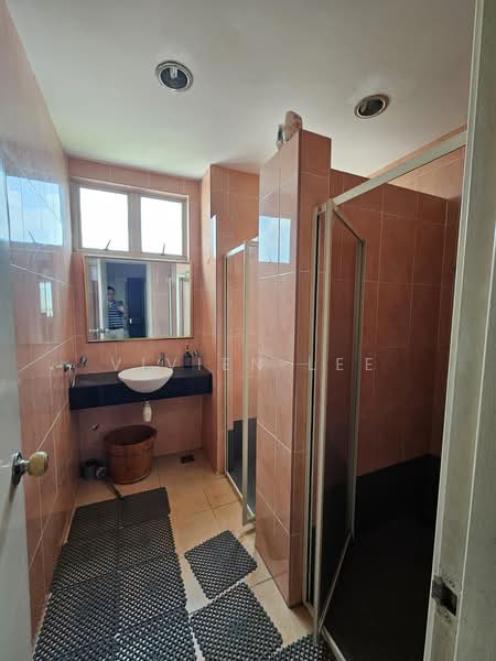 Kondominium untuk Dijual di East Lake Residence - Vivien Lee - Bathroom - PropertyGuru.com.my