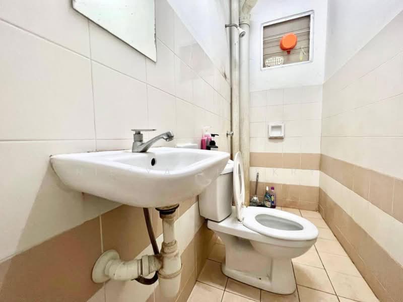 Condominium for Sale at Residensi Laguna (Sunway Belvedere) - Niesya Shuekry - Bathroom - PropertyGuru.com.my