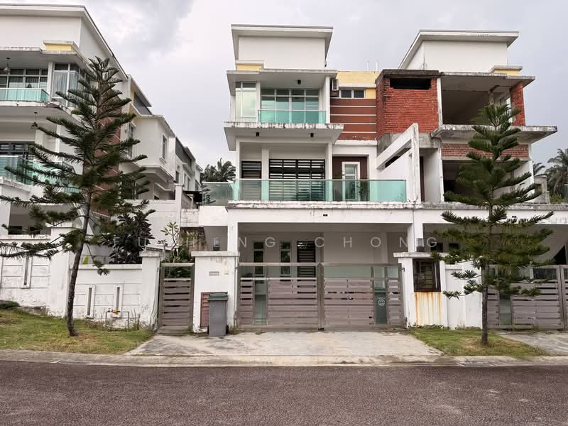 Cluster House for Sale in Taman Kempas Utama (Tebrau) - Fu Heng Chong - Exterior - PropertyGuru.com.my