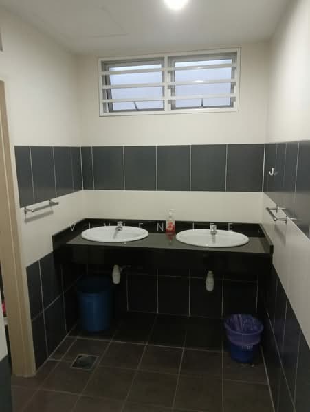 Shop / Office for Sale in KL City Centre (Kuala Lumpur) - Vivien Lee - Bathroom - PropertyGuru.com.my