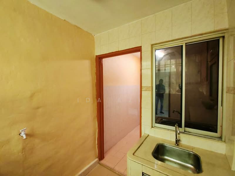 Pangsapuri untuk Dijual di Bayu Puteri 2 - Ida Aziz - Kitchen - PropertyGuru.com.my