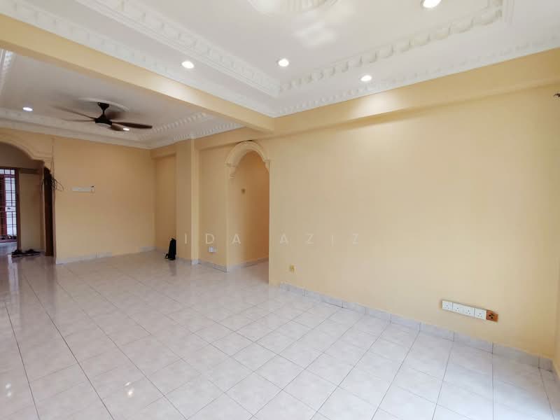 Pangsapuri untuk Dijual di Bayu Puteri 2 - Ida Aziz - Living Room - PropertyGuru.com.my