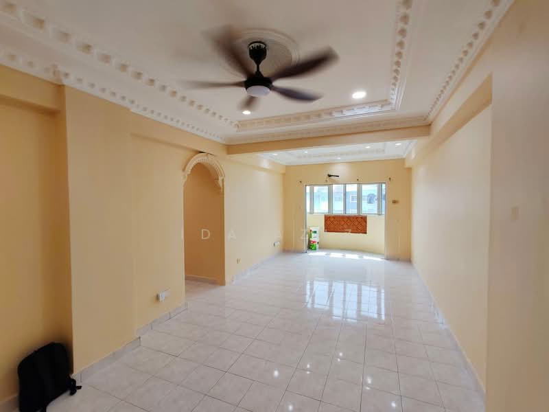 Pangsapuri untuk Dijual di Bayu Puteri 2 - Ida Aziz - Living Room - PropertyGuru.com.my