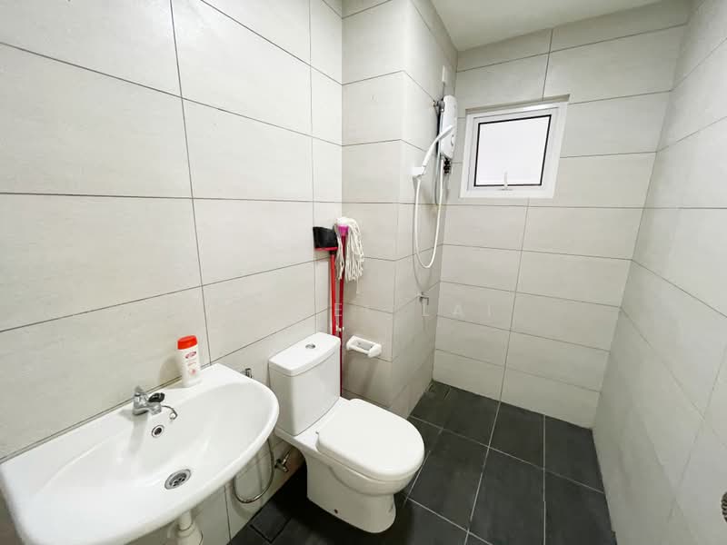 Servis Apartment untuk Disewa di Residensi Rimbun @ Canopy Hills - Eiffel Lai - Bathroom - PropertyGuru.com.my