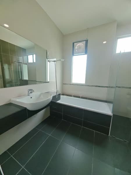 Rumah Berkembar untuk Dijual di Setia Tropika (Johor Bahru) - Jaffrey . - PropertyGuru.com.my