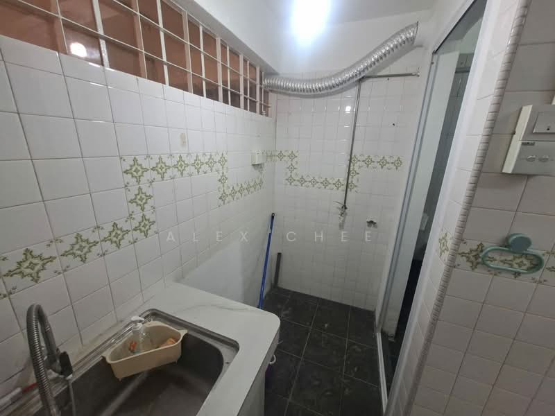 Rumah Flat untuk Disewa di Taman Koperasi Jelutong - Alex Chee - Bathroom - PropertyGuru.com.my