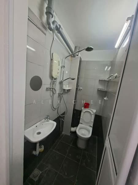 Rumah Flat untuk Disewa di Taman Koperasi Jelutong - Alex Chee - Bathroom - PropertyGuru.com.my