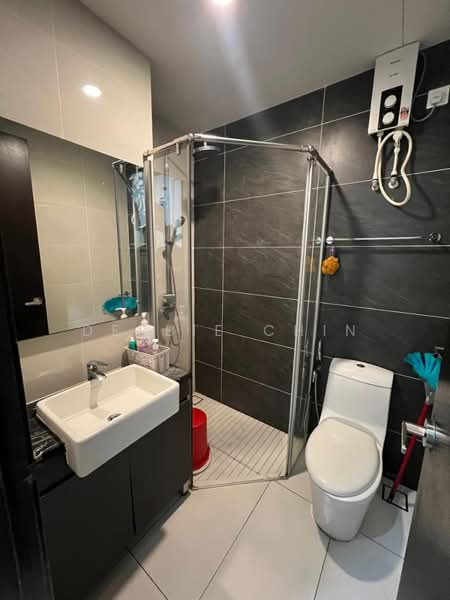 Condominium for Sale at Bay Point @ Country Garden Danga Bay - Debbie Chin - Bathroom - PropertyGuru.com.my