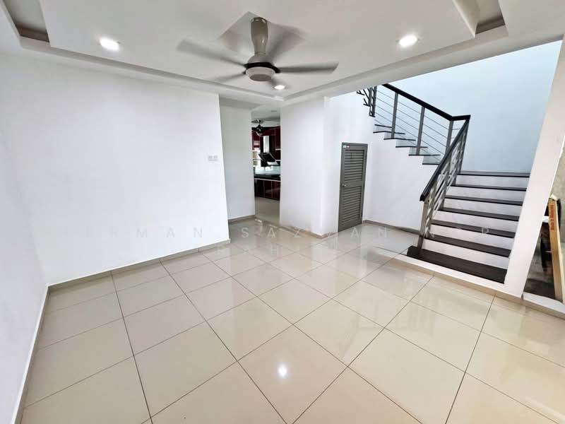 Rumah Teres 2 Tingkat untuk Dijual di Taman TTDI Grove (Kajang) - Herman Sazwan Nor Rahim - Living Room - PropertyGuru.com.my