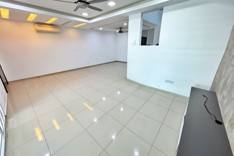 Rumah Teres 2 Tingkat untuk Dijual di Taman TTDI Grove (Kajang) - Herman Sazwan Nor Rahim - Living Room - PropertyGuru.com.my