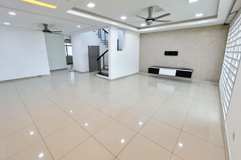 Rumah Teres 2 Tingkat untuk Dijual di Taman TTDI Grove (Kajang) - Herman Sazwan Nor Rahim - Living Room - PropertyGuru.com.my
