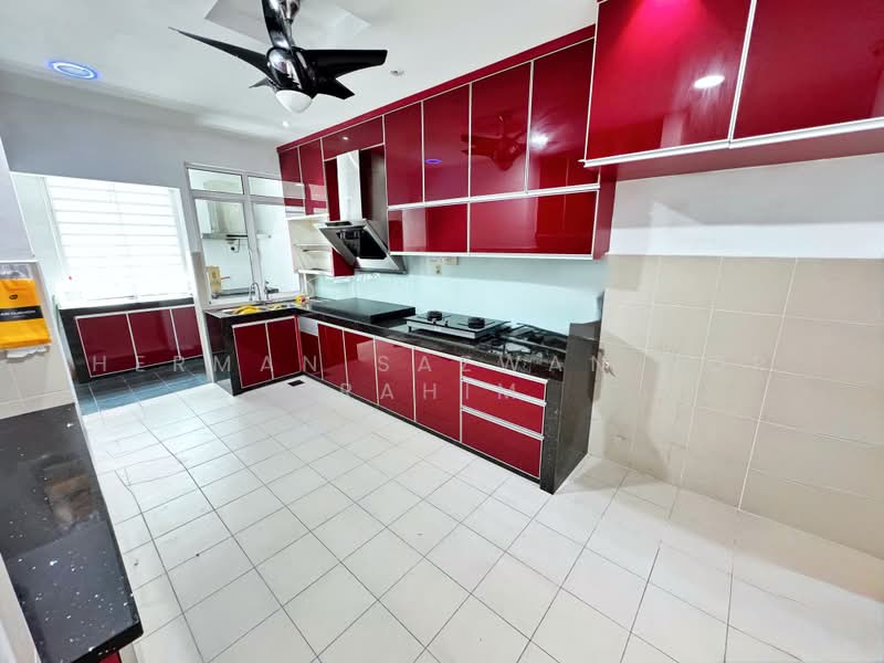 Rumah Teres 2 Tingkat untuk Dijual di Taman TTDI Grove (Kajang) - Herman Sazwan Nor Rahim - Dry Kitchen - PropertyGuru.com.my