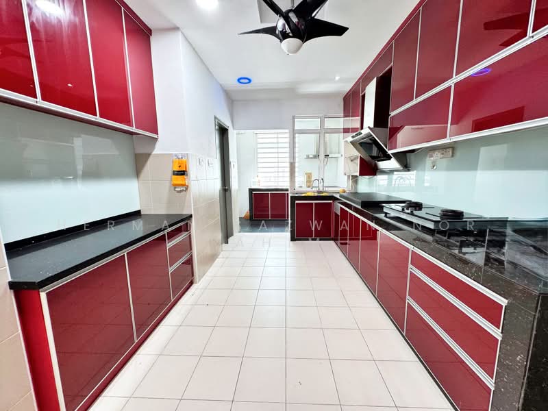 Rumah Teres 2 Tingkat untuk Dijual di Taman TTDI Grove (Kajang) - Herman Sazwan Nor Rahim - Dry Kitchen - PropertyGuru.com.my