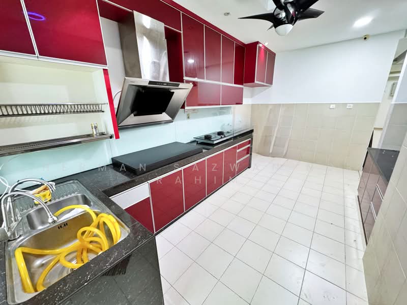 Rumah Teres 2 Tingkat untuk Dijual di Taman TTDI Grove (Kajang) - Herman Sazwan Nor Rahim - Dry Kitchen - PropertyGuru.com.my
