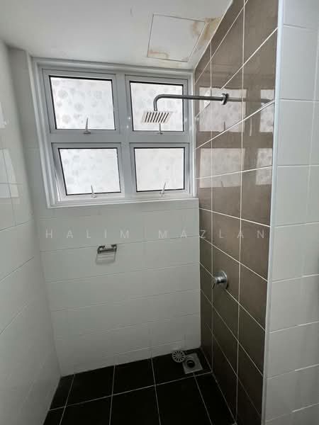 Condominium for Rent at Dwiputra Residences - Halim Mazlan - Bathroom - PropertyGuru.com.my