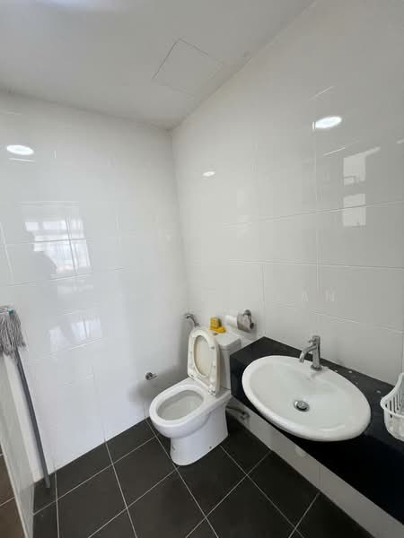 Condominium for Rent at Dwiputra Residences - Halim Mazlan - Bathroom - PropertyGuru.com.my