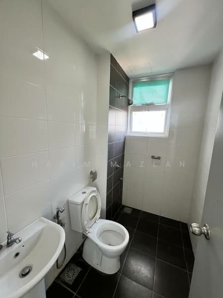Condominium for Rent at Dwiputra Residences - Halim Mazlan - Bathroom - PropertyGuru.com.my
