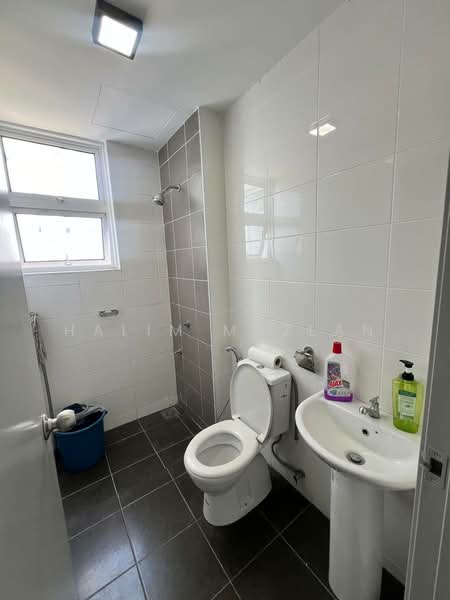 Condominium for Rent at Dwiputra Residences - Halim Mazlan - Bathroom - PropertyGuru.com.my