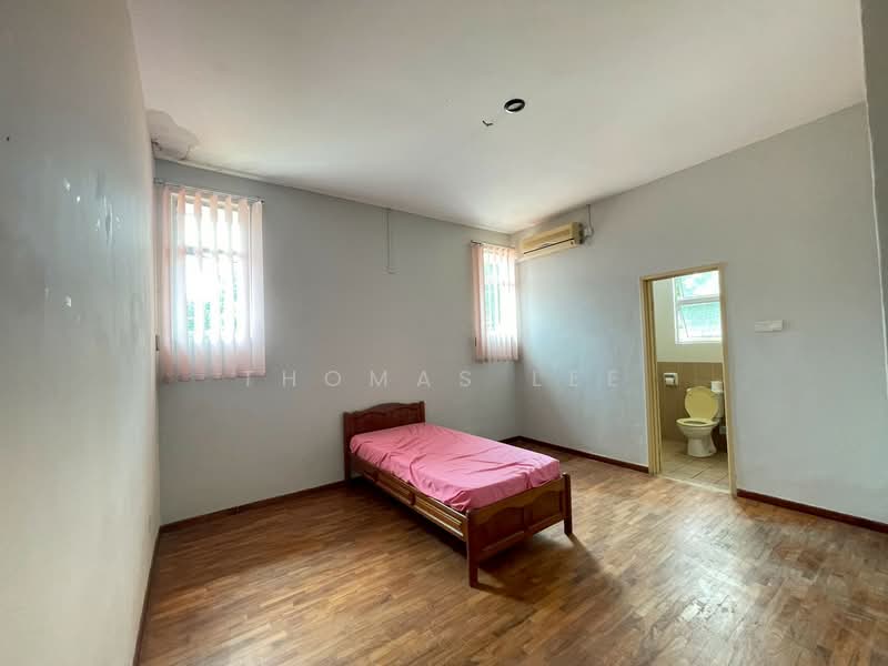 Rumah Banglo untuk Dijual di Bandar Putra (Kulai) - Thomas Lee - Bedroom - PropertyGuru.com.my