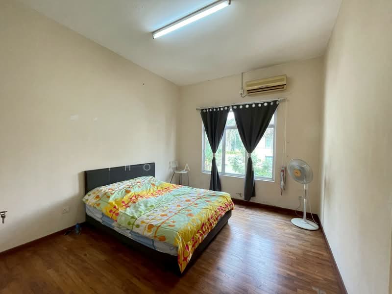 Rumah Banglo untuk Dijual di Bandar Putra (Kulai) - Thomas Lee - Bedroom - PropertyGuru.com.my