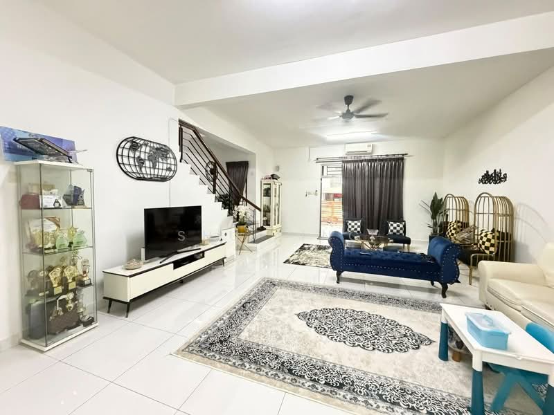 Rumah Teres 2 Tingkat untuk Dijual di Taman Bestari Indah (Ulu Tiram) - Shu Ying - Living Room - PropertyGuru.com.my