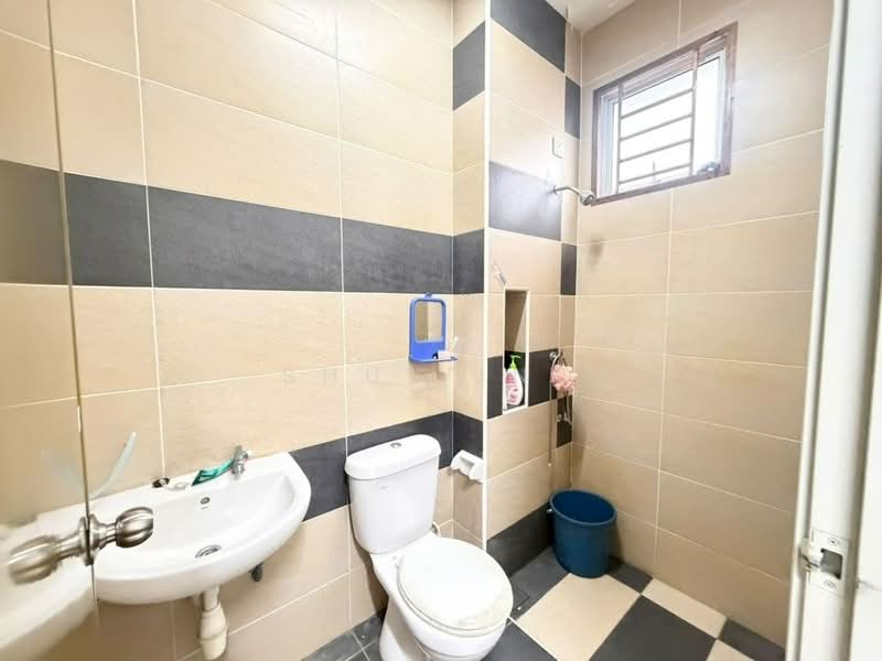 Rumah Teres 2 Tingkat untuk Dijual di Taman Bestari Indah (Ulu Tiram) - Shu Ying - Bathroom - PropertyGuru.com.my