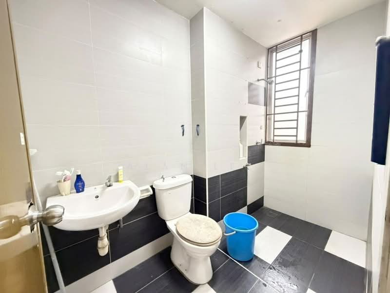 2-storey Terraced House for Sale in Taman Bestari Indah (Ulu Tiram) - Alan Lee - Bathroom - PropertyGuru.com.my