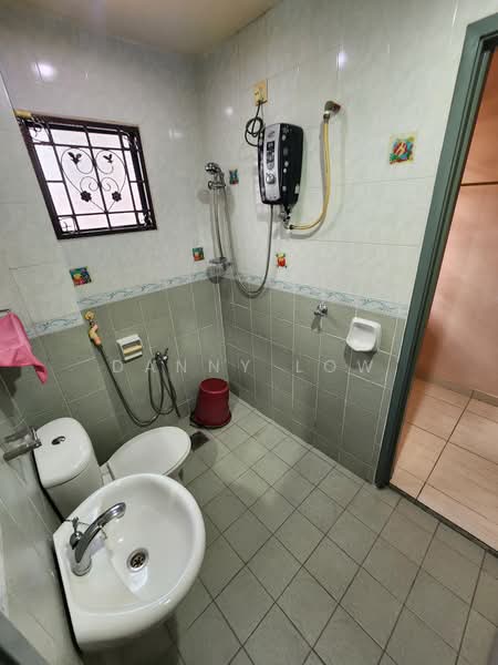 Rumah Teres 2-Tingkat untuk Dijual di Bandar Damai Perdana (Cheras) - Danny Low - Bathroom - PropertyGuru.com.my