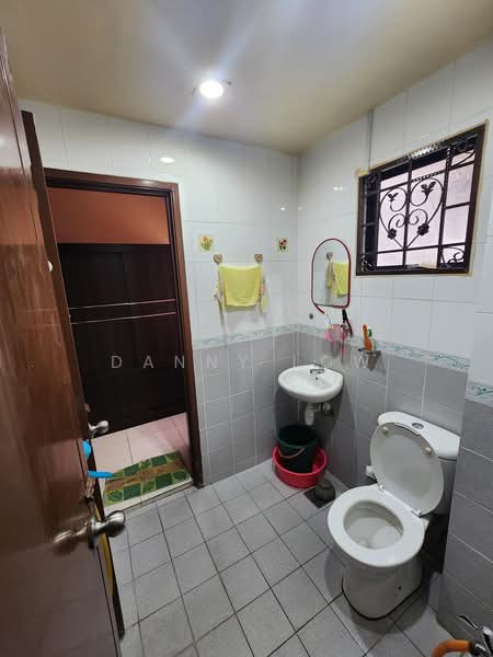Rumah Teres 2-Tingkat untuk Dijual di Bandar Damai Perdana (Cheras) - Danny Low - Bathroom - PropertyGuru.com.my