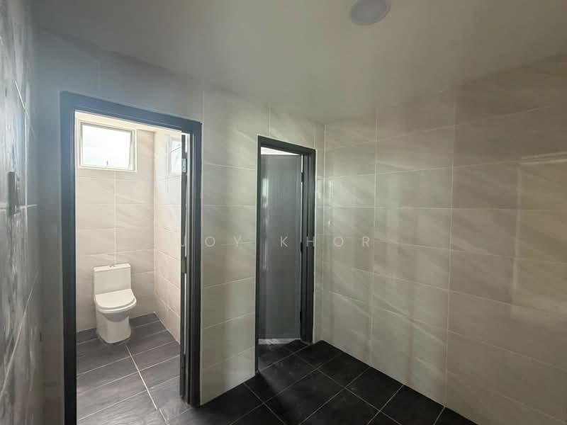 Semi-D Factory for Rent in Taman Inderawasih (Perai) - Joy Khor - Bathroom - PropertyGuru.com.my