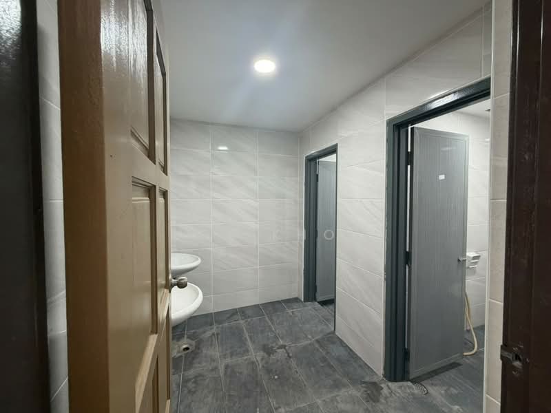 Semi-D Factory for Rent in Taman Inderawasih (Perai) - Joy Khor - Bathroom - PropertyGuru.com.my