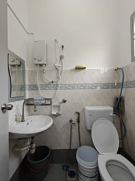 2-storey Terraced House for Rent in Taman Mount Austin (Tebrau) - Nick Low - Bathroom - PropertyGuru.com.my