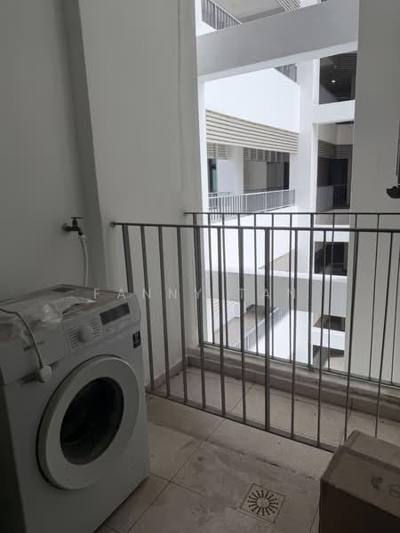 Servis Apartment untuk Disewa di Crescent Bay Suites (Teluk Bayu) - Fanny Tan - Balcony - PropertyGuru.com.my