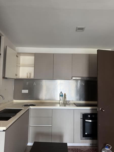 Servis Apartment untuk Disewa di Crescent Bay Suites (Teluk Bayu) - Fanny Tan - Kitchen - PropertyGuru.com.my