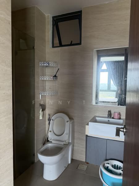 Servis Apartment untuk Disewa di Crescent Bay Suites (Teluk Bayu) - Fanny Tan - Bathroom - PropertyGuru.com.my