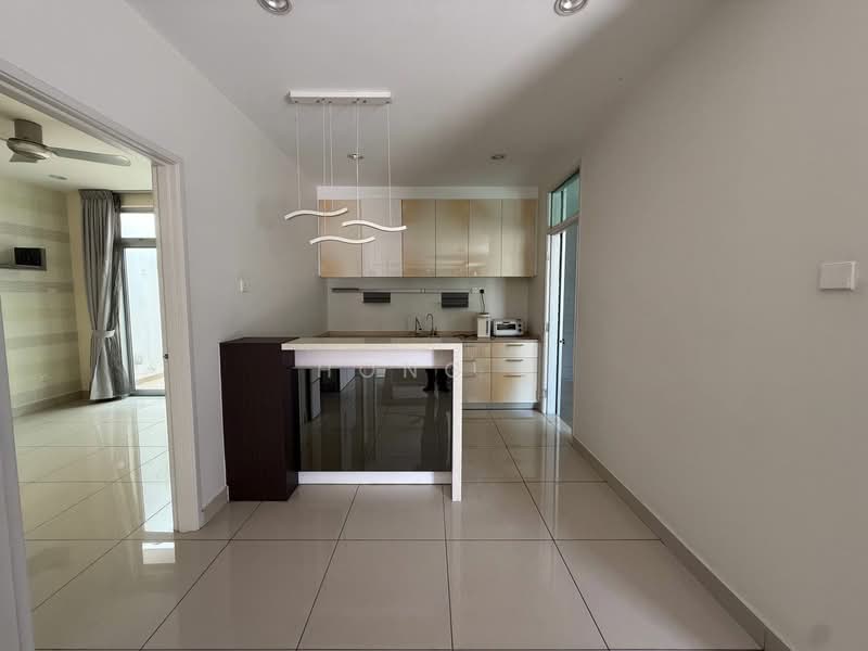 Rumah Kluster untuk Dijual di Taman Gaya (Ulu Tiram) - Hong . - Kitchen - PropertyGuru.com.my