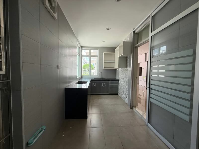 Rumah Kluster untuk Dijual di Taman Gaya (Ulu Tiram) - Hong . - Kitchen - PropertyGuru.com.my