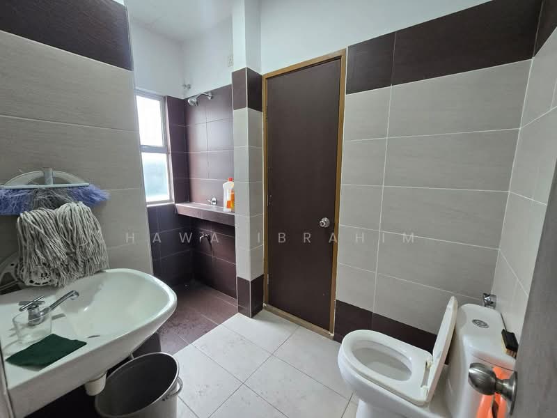 Rumah Teres 2 Tingkat untuk Dijual di Serene Heights (Semenyih) - Hawa Ibrahim - Bathroom - PropertyGuru.com.my