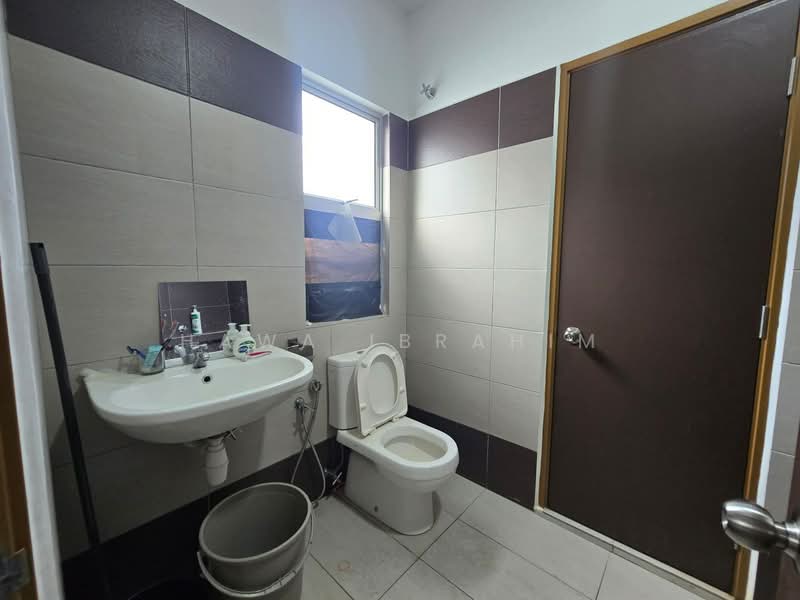 Rumah Teres 2 Tingkat untuk Dijual di Serene Heights (Semenyih) - Hawa Ibrahim - Bathroom - PropertyGuru.com.my