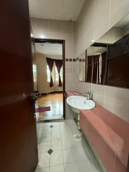 Semi-Detached House for Sale in Kampung Mohd Amin (Johor Bahru) - Shannen Lee - Bathroom - PropertyGuru.com.my