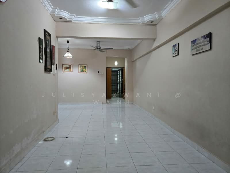 Pangsapuri untuk Disewa di Permai Villa - Julisyazwani @ Wani - Living Room - PropertyGuru.com.my
