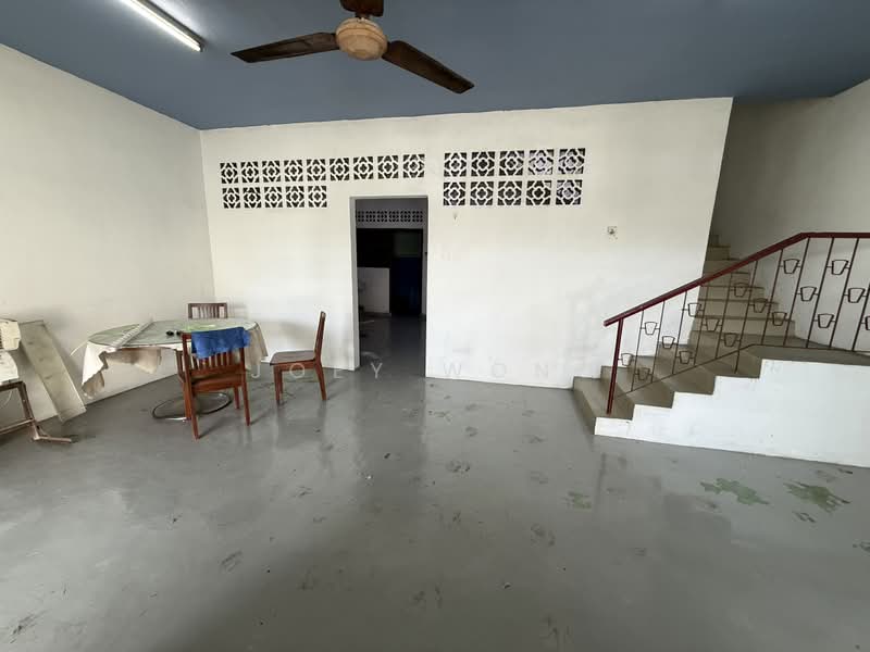 Rumah Teres 2 Tingkat untuk Disewa di Happy Garden (Kuchai Lama) - Joey Wong - Living Room - PropertyGuru.com.my