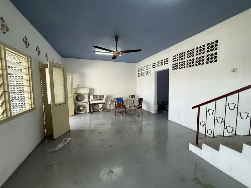 Rumah Teres 2 Tingkat untuk Disewa di Happy Garden (Kuchai Lama) - Joey Wong - Living Room - PropertyGuru.com.my