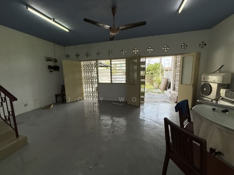 Rumah Teres 2 Tingkat untuk Disewa di Happy Garden (Kuchai Lama) - Joey Wong - Living Room - PropertyGuru.com.my